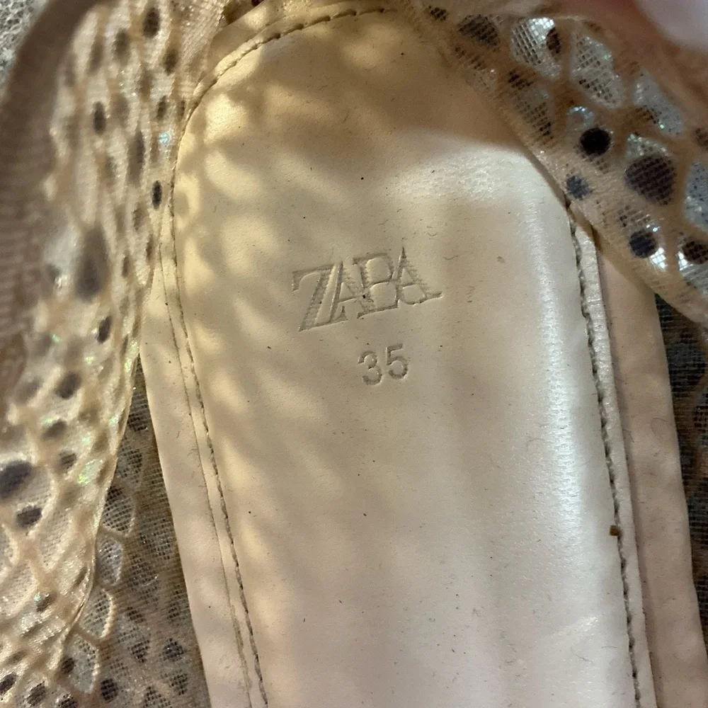 Zara Beige Bedazzled Fishnet 90s Trendy Ballet Flats With Bow Detail Size 35 - Picture 4 of 4